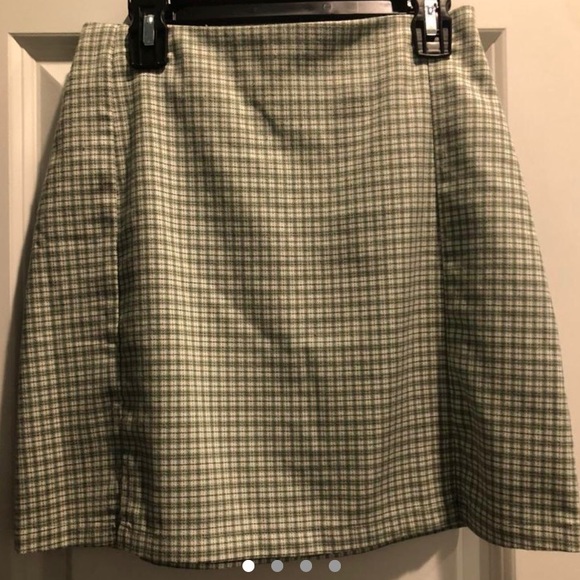 Brandy Melville Green Cara Skirt - Picture 1 of 4
